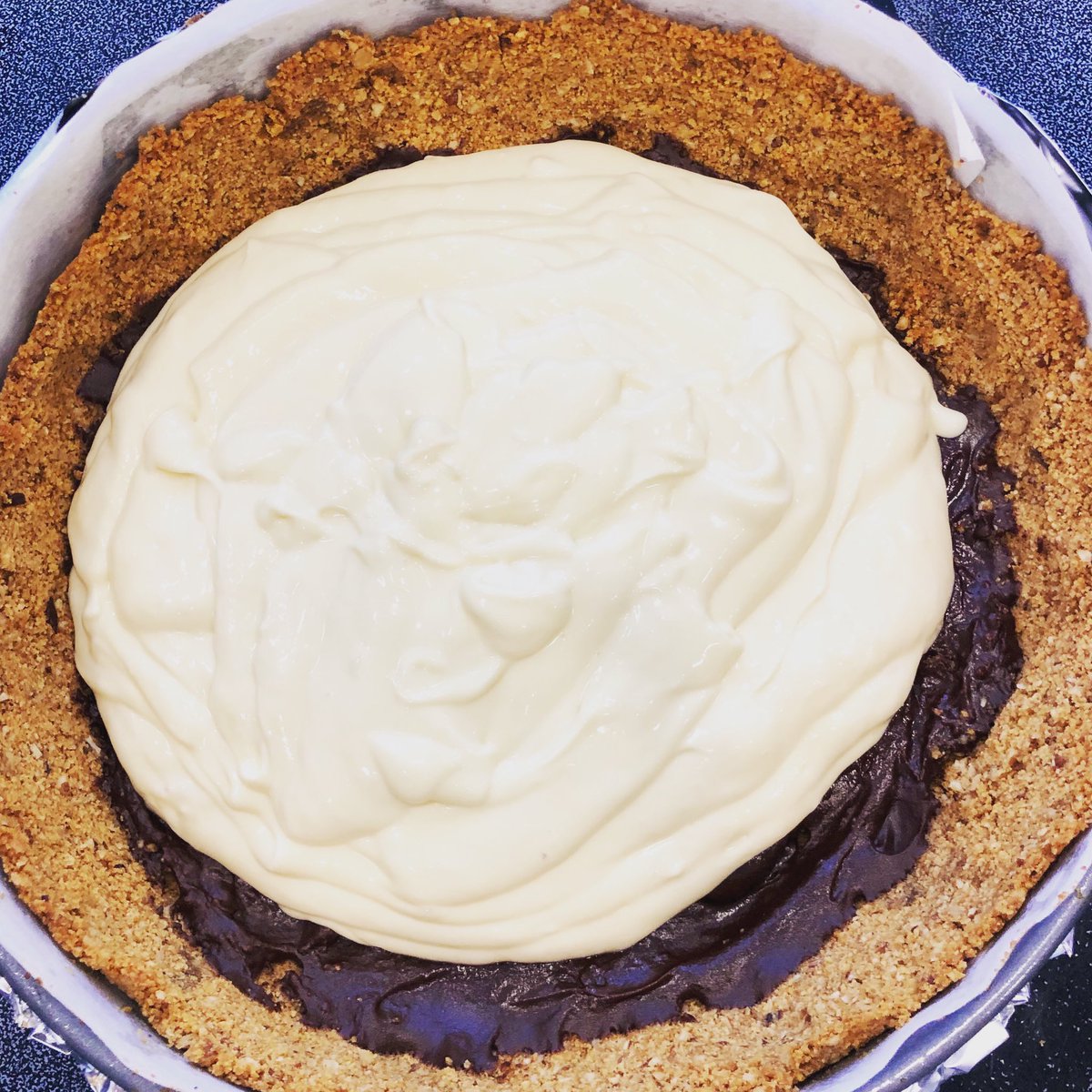 SharonKurtzman1's tweet photo. Layering is a great way to stay warm in winter. #ganache #cheesecake #chocolatepecanpie #passthefork https://t.co/tlSEo9WEBe