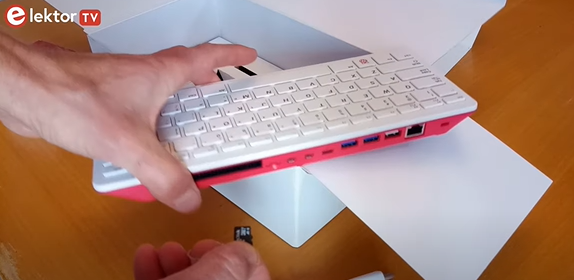 Elektor's tweet photo. Here's an in-depth look at the Raspberry Pi 400. What is it? What can you do with it? https://t.co/6vcvBUytpP #RPi400 #RaspberrPi #maker #makerpro #engineering #electronics #DIYelectronics https://t.co/fcrkupJ7al