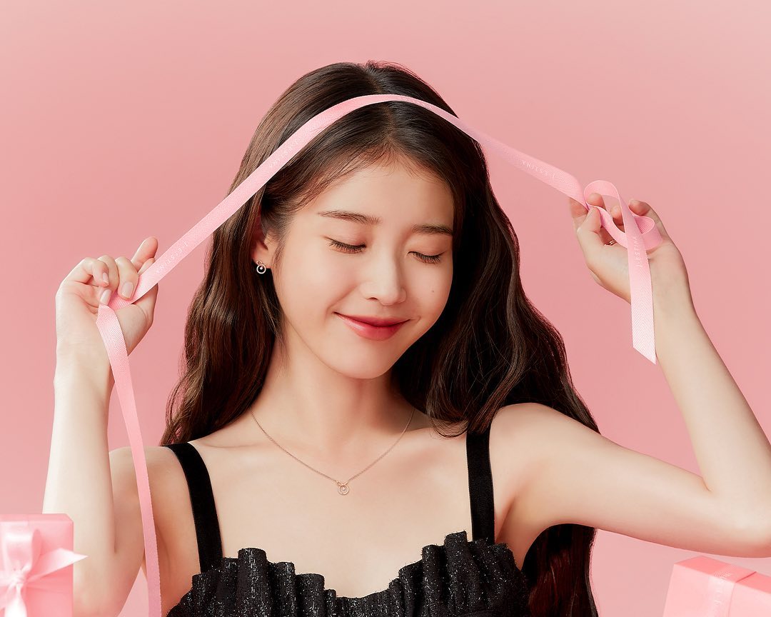 RDgirl27's tweet photo. ୭୭ 🅁🄸🄽🄰 ⋆*
➥ 𝔽𝕝𝕠𝕨𝕖𝕣 ℙ𝕣𝕚𝕟𝕔𝕖𝕤𝕤 🌸
》PLAY 🎶🎵🎧
#MOOBIUSPlusPlus #TeamFavOriTe empiezo el día con buena música de estas bebés talentosas (no se olviden de votarlas en MTV EMA) y en especial por mi canción favorita FavOrite 🌸🌸🌸🙏 https://t.co/7H04GFNce1