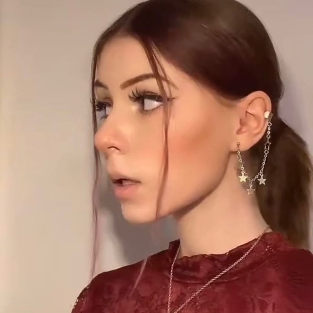 _miss_eba_'s tweet photo. Я: *покупаю всевозможные серьги со звездами на алике и не ношу их*
Я: *вижу очередную сережку со звездами*
Я: -ВоТ эТа ТОчнО нУжнА МнЕ https://t.co/nnpU7Le57X