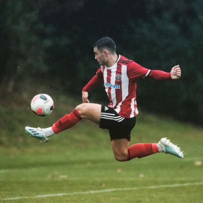 Great feeling to sign a contract extension at Sheffield United . This is a great club to be at, with fantastic people helping me to develop and learn to be a better footballer. Thank you to the club for helping me through my injury and especially my family. We are Blades ☘️⚔️