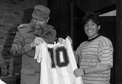 O sadece Tanrının eli değildi
O sadece futbolcu değildi
O sadece maradona değildi
O ayrıca Dünyanın en devrimci futbolcusuydu...

Güle güle #Maradona
#diegoyavedatrtsporda