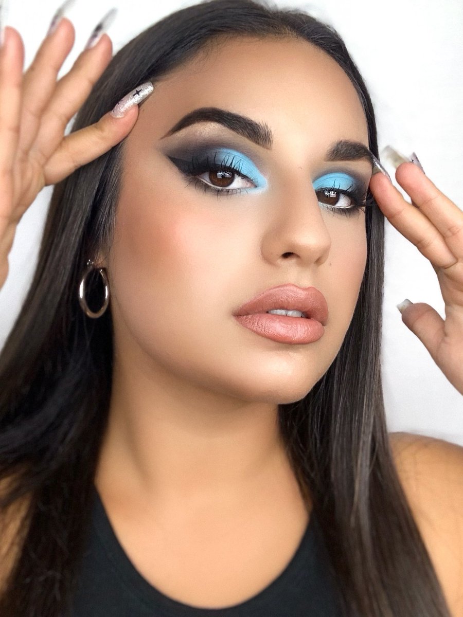 milenee98's tweet photo. Alguns looks de 2020 💜
Custa 0€ ir á minha página e seguirem o meu trabalho 
Xoxo 💋
IG: Lenedmakeup https://t.co/clmQe2tR0F