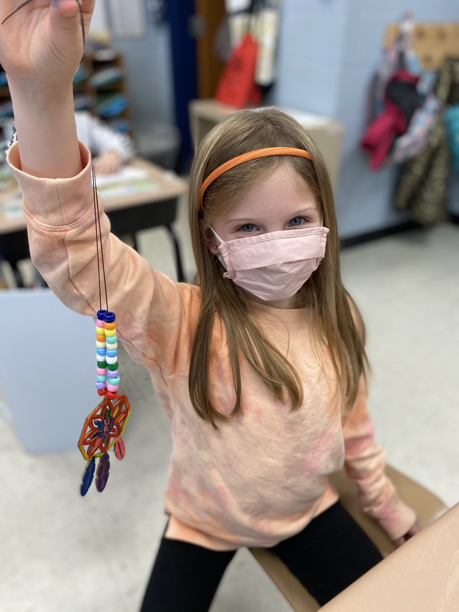 BMclellanGrade2's tweet photo. Today room 6 learned about the Native American tradition of dream catchers! @ecstevensschool https://t.co/IfX9wkd4xt