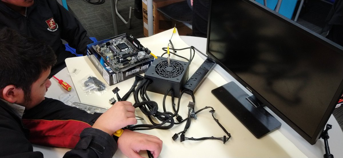 andymakes_'s tweet photo. Pimp My Rig underway at Papatoetoe High. Students building gaming PC's from scratch. #edchatnz #makerednz https://t.co/c3DhQT1lKH