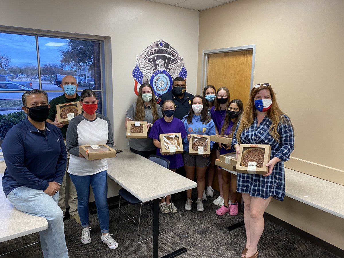 RPHS_GirlsGolf's tweet photo. The Spirit of Thanksgiving is alive and well with the Girls Golf Team.   Well done girls.    Happy Thanksgiving to all! 
#ladypanthersgolf https://t.co/02Oaz6RY0H