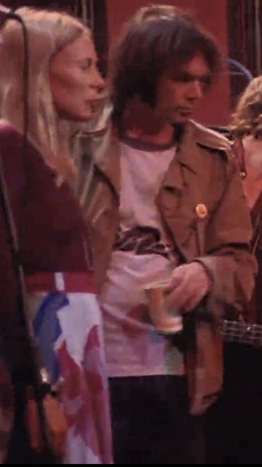 harryhew's tweet image. 44 years ago today, Neil Young performed at The Last Waltz. And, more importantly, he wore this shirt.