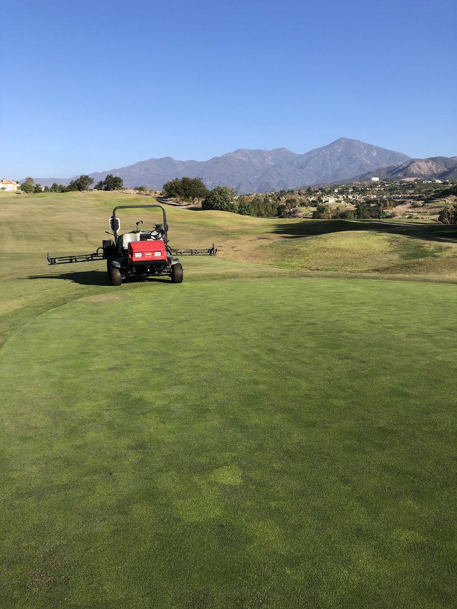 john_glasoe's tweet photo. It was a beautiful morning for spraying greens! https://t.co/AgSSi41XDJ