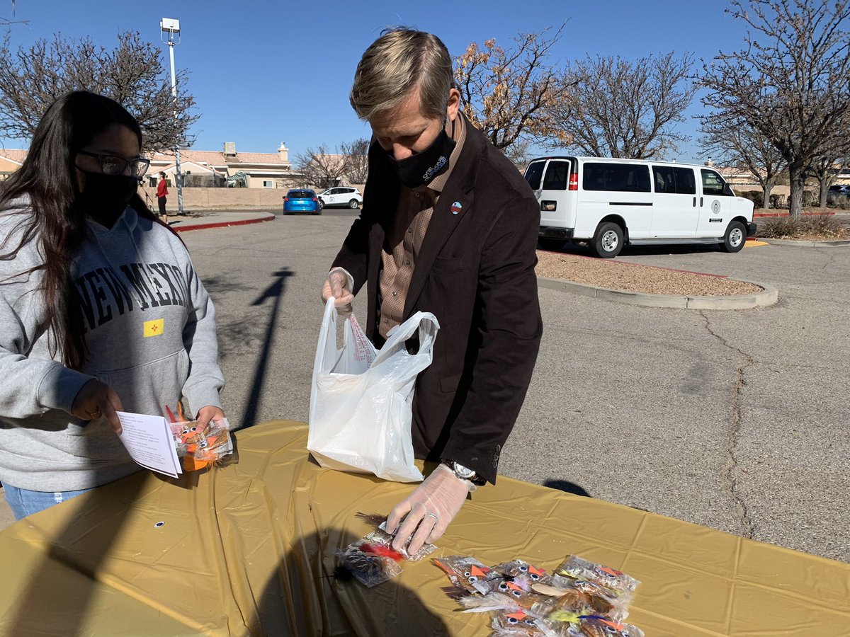MayorKeller's tweet image. Our Department of Senior Affairs really stepped up for our community when the pandemic hit. Today, they handed out the 500,000th senior meal. That’s half a million times that this department made sure that one of the most vulnerable groups was taken care of. #OneAlbuquerque