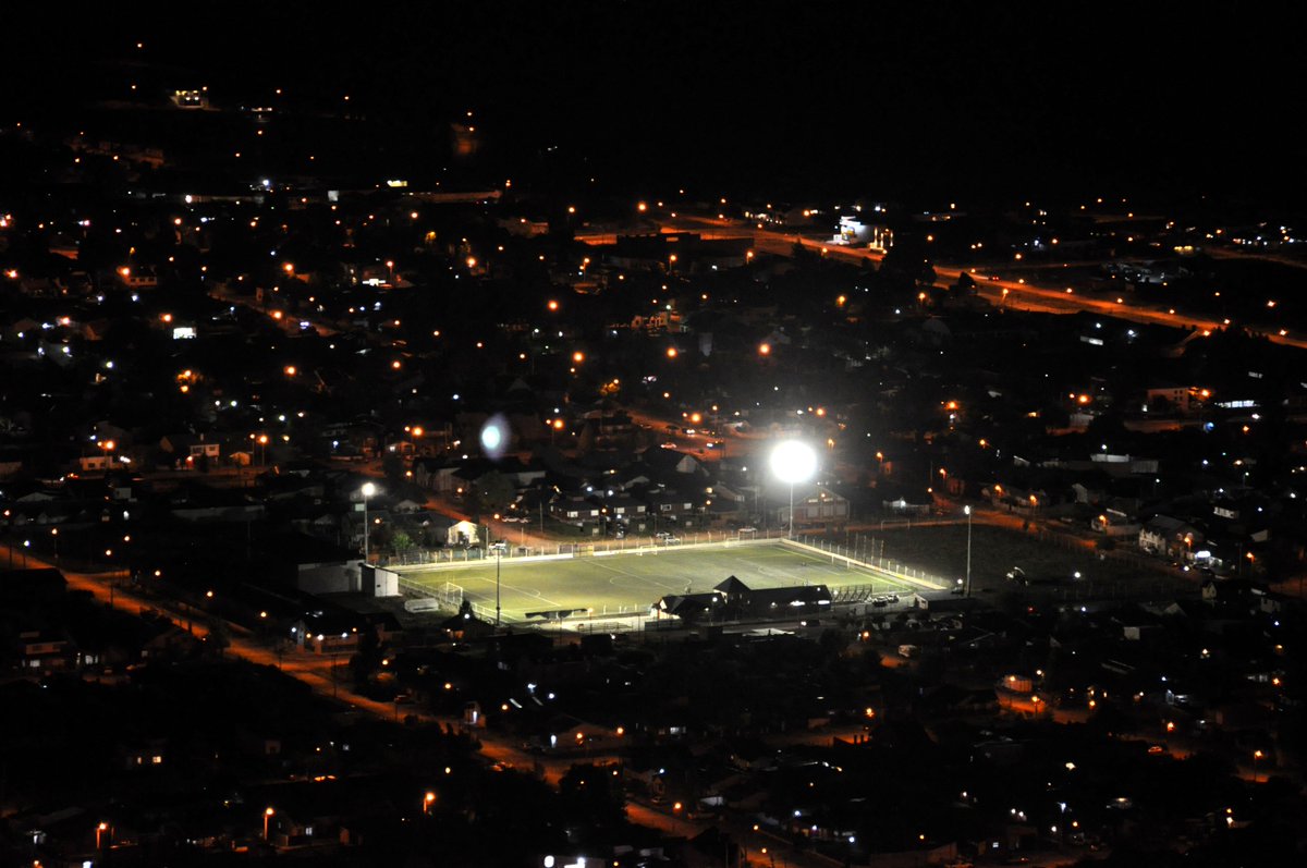 Belgranodesquel's tweet photo. A LAS 10 POR EL "10"
PARA HOMENAJEAR A DIEGO ENCENDEREMOS LAS LUCES DE NUESTRO CAMPO DE JUEGO
Hoy 25/11 a las 10 de la noche vamos a encender las luces de la cancha del club, luego de 10 meses; para homenajear al mejor jugador de fútbol de todos los tiempos; Diego #ETERNO https://t.co/p0K3VnxSa6