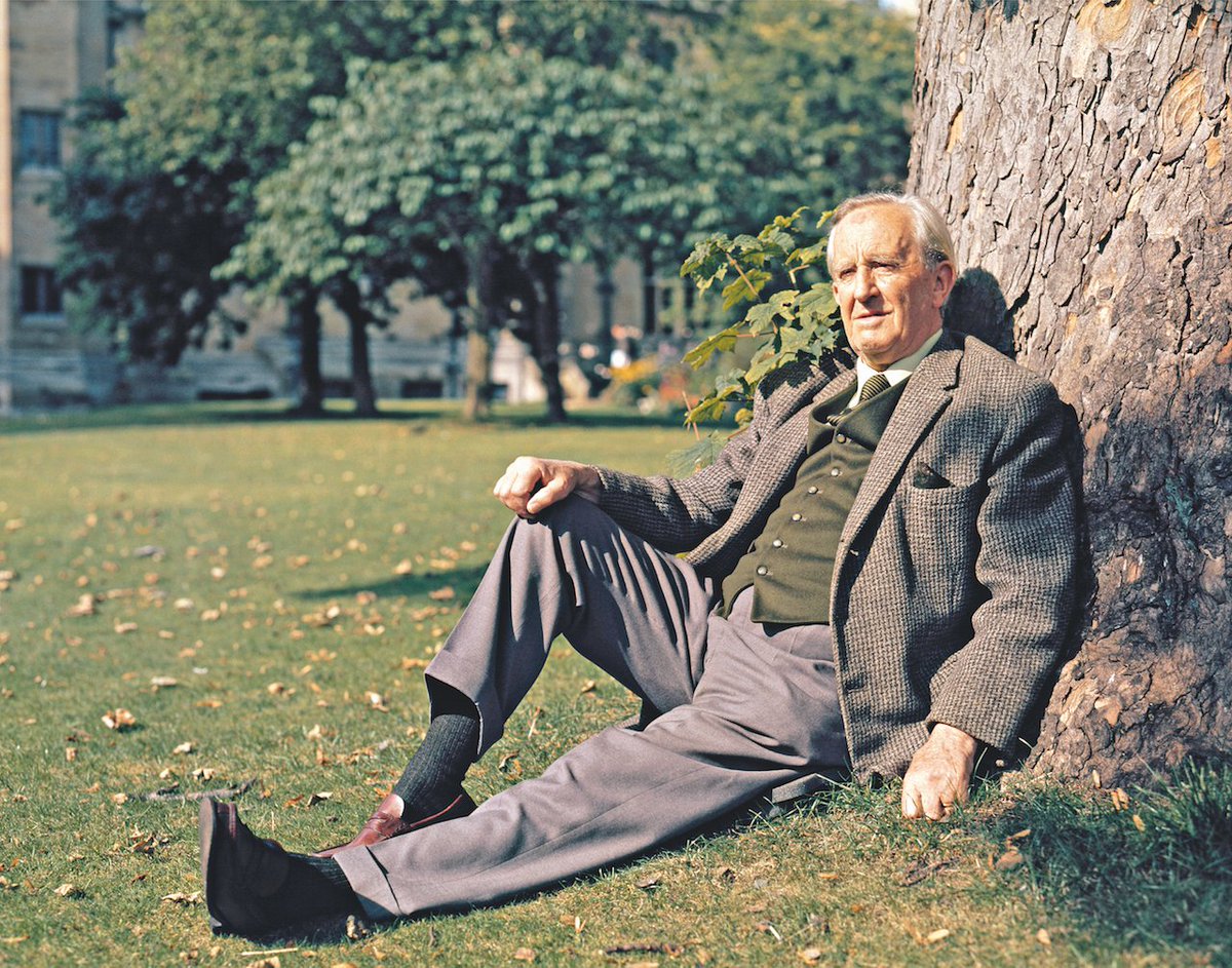 If you're on this side of the internet and a fan of Lord of the Rings, you've probably wondered before: What was John Ronald Reuel Tolkien's ancestry? Where does his surname come from, what was his haplogroup?Let's find out!