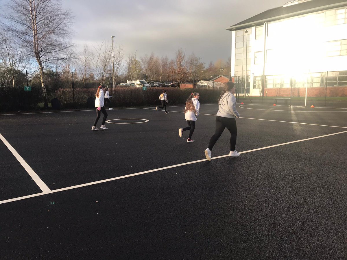 StCecilias_PE's tweet photo. Brilliant effort today by 9 Hope @StCecilias_Yr9 @StCeciliasDerry in their socially distanced Cooper Run #physicaleducation #outdoorlearning #hrpe #6minrun #fitgirls #HealthyActiveCommunity #thisgirlcan https://t.co/vmFHYIioTj