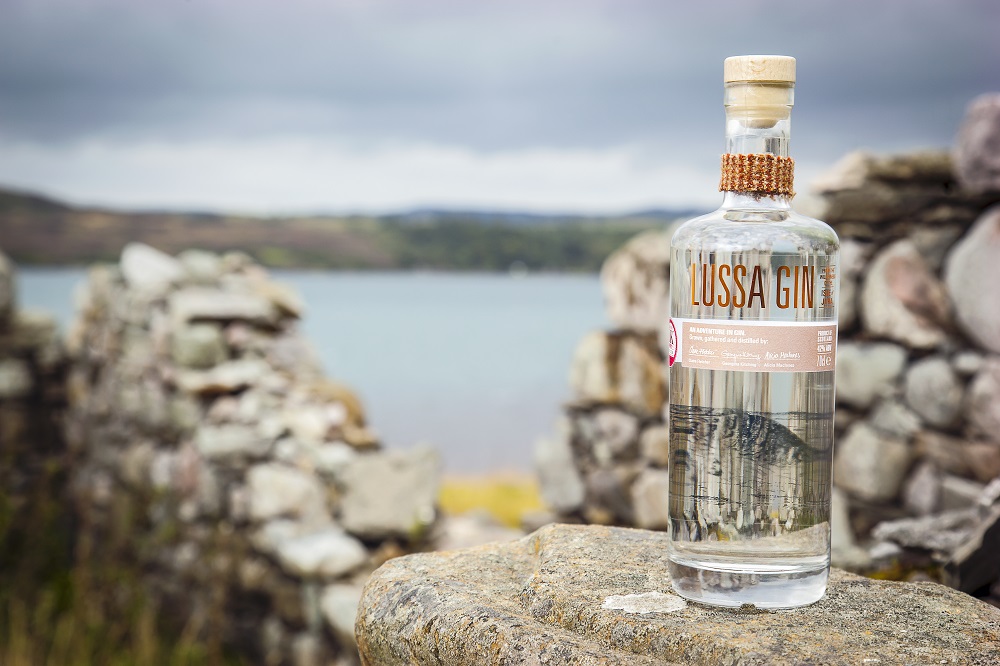 CalMacFerries's tweet photo. A1 There are so many amazing products that capture the spirit of Scotland but some of our favourites are @essenceofharris @harrisdistiller @TyreeGin @ARRAN_Sense @LussaGin @candleblone @harristweedheb @ArranCheeseShop #ScotlandHour https://t.co/Mh2c39Uqdb