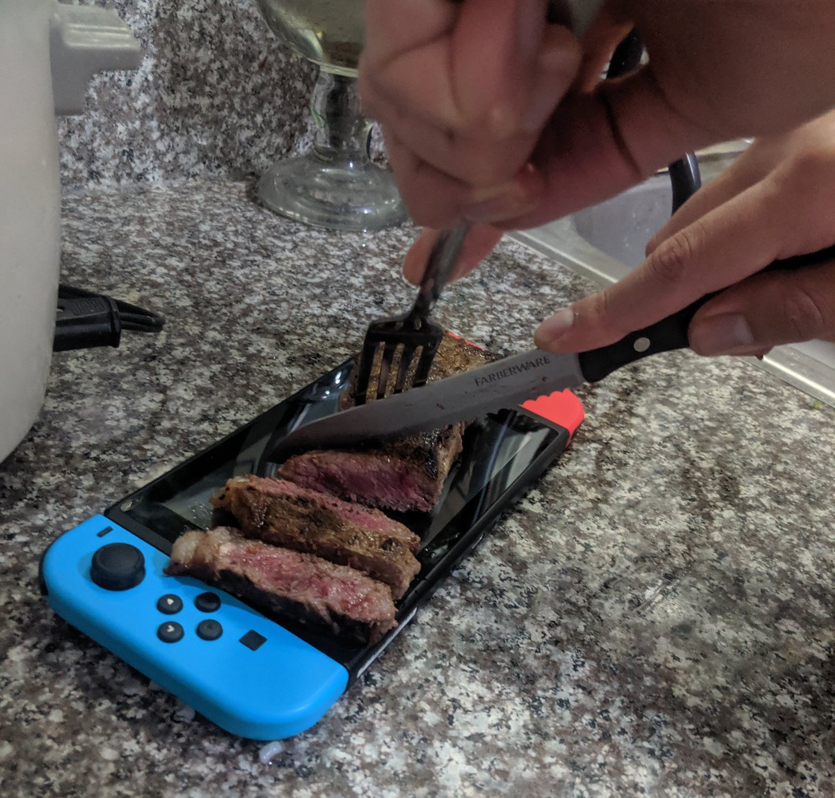 HugS86's tweet image. I found some new uses for my Nintendo™️ Switch. Such a versatile console!