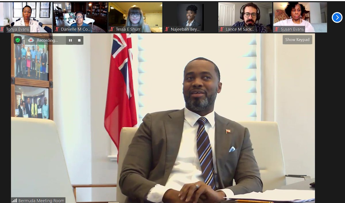 IPProfEvans's tweet photo. So grateful & honored, to have Premier E. David Burt @BermudaPremier speak with my #blockchchain, #cryptocurrency & #law class today! He discussed the Bermudian regulatory nimbleness that's led to impressive & impactful #fintech #innovation legislative initiatives. @DMConwayDean https://t.co/EIVADPXeBH