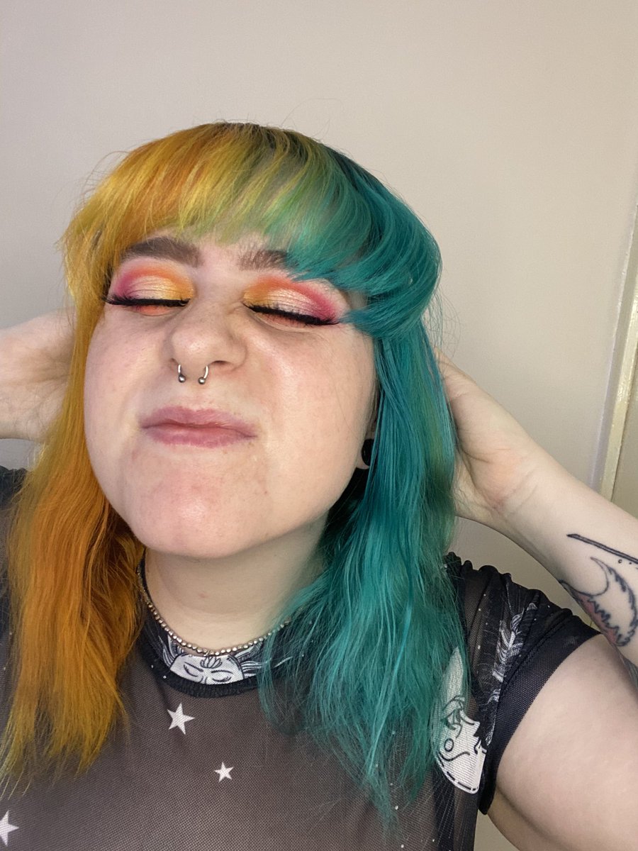 hellaciousfx's tweet image. I am in love with this look I did 😍

Products Used 
@bperfectcosmetics @staceymariemua carnival palette in the shades Keen, Lit, Wifey and Moony on the lid 
Xliena lashes in the style Luna 

#makeup #makeupartist #staceymariemua #carnivalpalette #falsies #sunsetblend