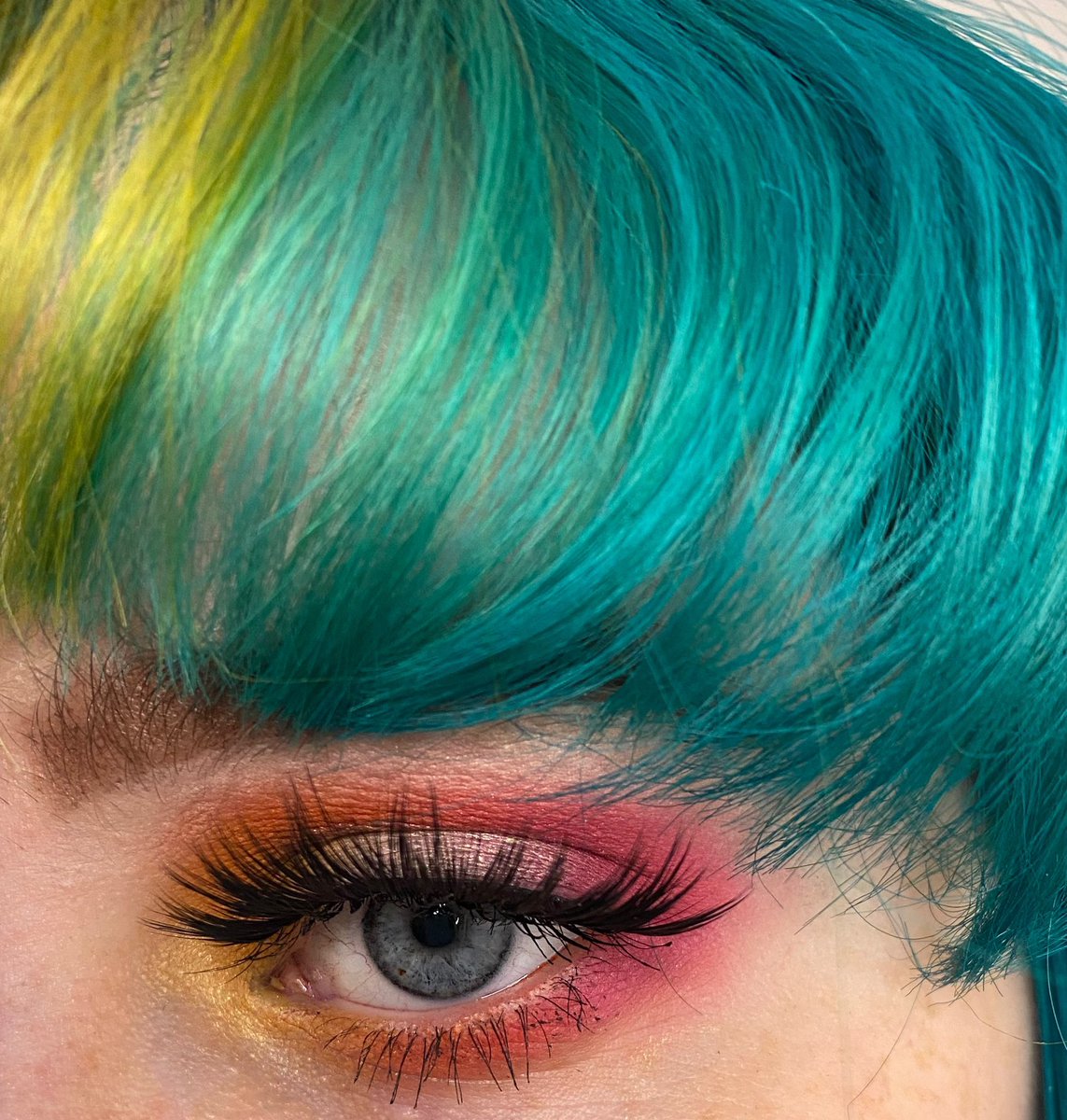 hellaciousfx's tweet image. I am in love with this look I did 😍

Products Used 
@bperfectcosmetics @staceymariemua carnival palette in the shades Keen, Lit, Wifey and Moony on the lid 
Xliena lashes in the style Luna 

#makeup #makeupartist #staceymariemua #carnivalpalette #falsies #sunsetblend