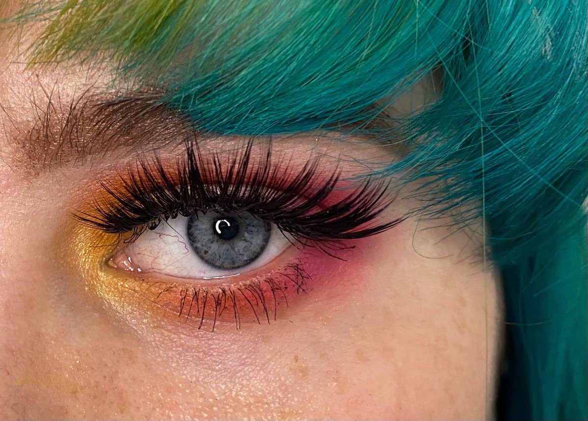 hellaciousfx's tweet image. I am in love with this look I did 😍

Products Used 
@bperfectcosmetics @staceymariemua carnival palette in the shades Keen, Lit, Wifey and Moony on the lid 
Xliena lashes in the style Luna 

#makeup #makeupartist #staceymariemua #carnivalpalette #falsies #sunsetblend