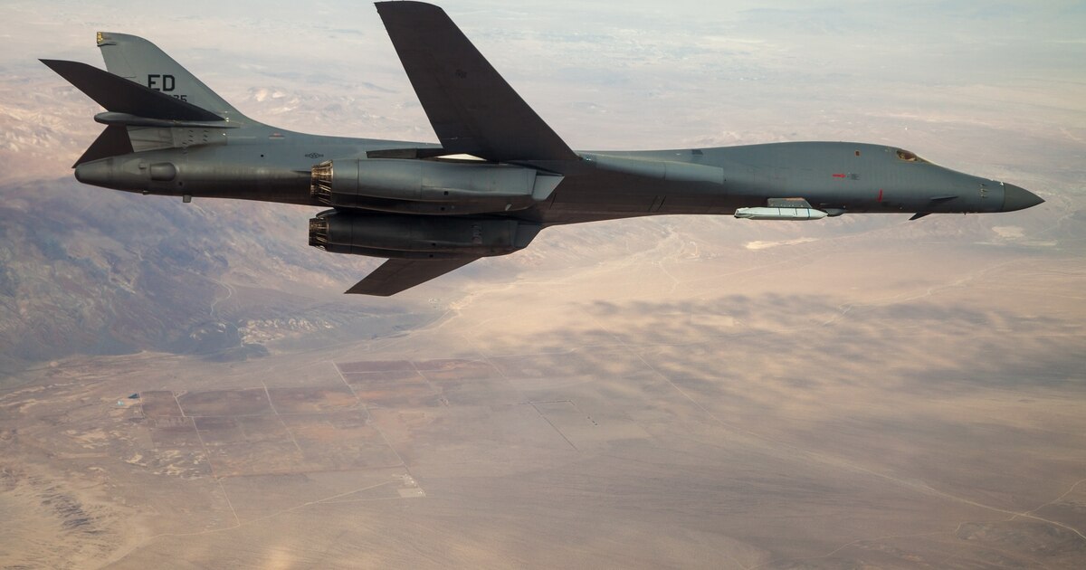 AirForceTimes's tweet photo. The Bone just got badder: Air Force flies external cruise missile on B-1
https://t.co/CEARbja8Sz https://t.co/Ap0xNC3B4v