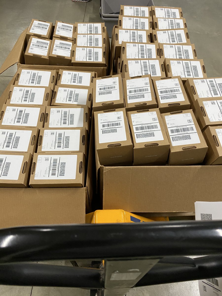 ugmonk's tweet photo. After years of working on #analogcards and wondering if it would resonate, it feels incredible to see people starting to use the finished product.
Thanks for your patience as we get these shipped out. We have a long way to go π https://t.co/khcTH4SC5c