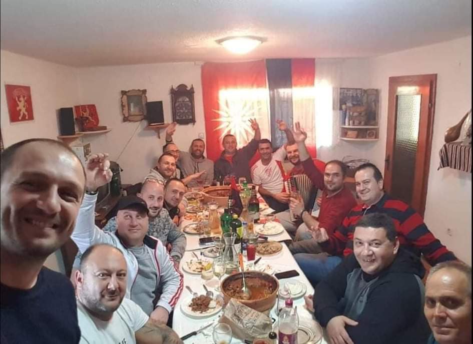 Градоначалникот на Прилеп, секој ден е во болница и помага. 

Во меѓувреме вмраната во Прилеп,  како орда слави избор на нов координатор на комитет во Прилеп, Дејан Продановски! Тоа што ситуацијата во Прилеп е алармантна и секој се труди да помага, не важи за вмраната.