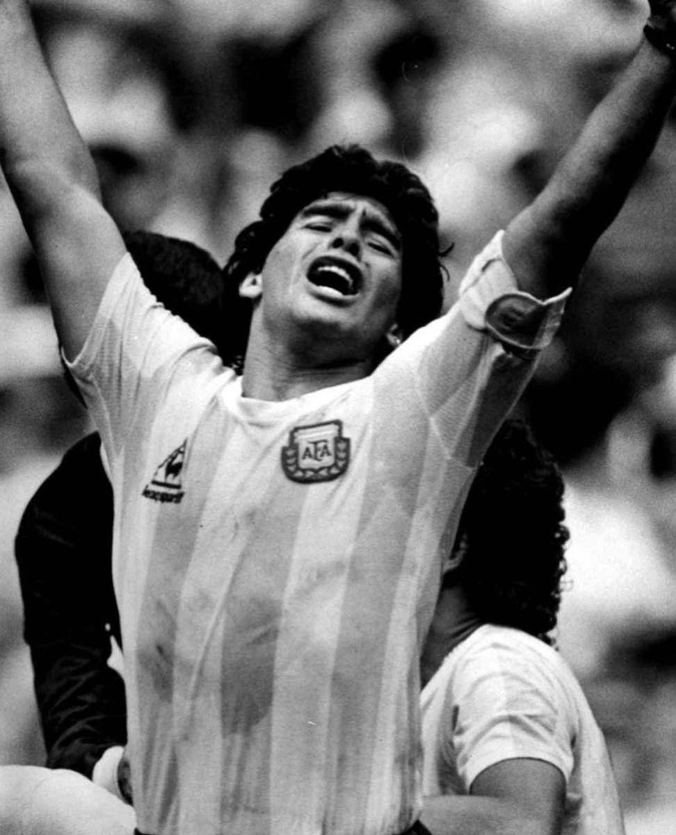 ELMANITOU1's tweet photo. Une légende s'est éteinte.
Tu resteras à jamais graver dans l'histoire mondiale Diego Armando Maradona! #RFI #RadioFootInternational #RIPMaradona https://t.co/ThCbCkkRr9