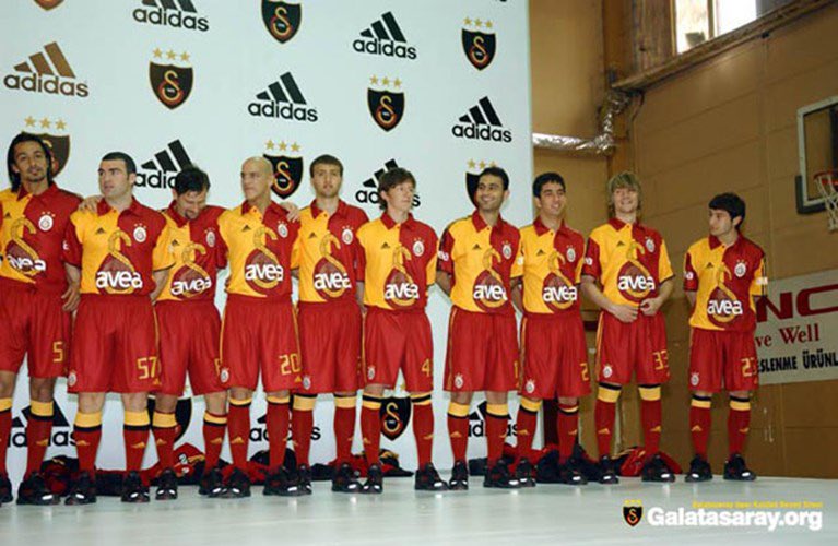 GsFormakolik's tweet photo. 100. Yıl Forması #galatasaray #istanbul #jersey #trikot #forma #adidas #umbro #nike #lotto #futbol #parçalı #sarıkırmızı #cimbom #adidas #galatasara #retrojersey #100yıl https://t.co/Uh2MQurvod