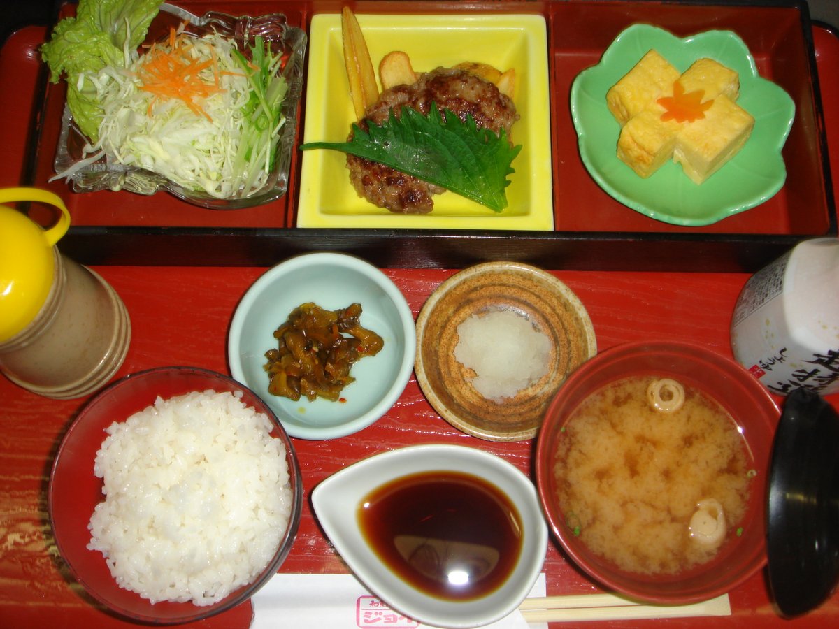 和食nowジョイ 公式 金閣寺店 １１ ２６ 木 の日替わりランチはおろしハンバーグ弁当です ７４８円で１５時までです