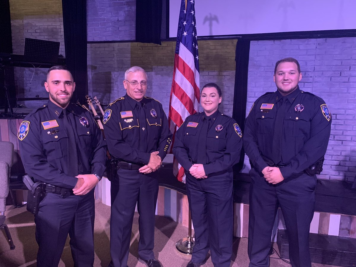 Join us in congratulating our newest Slidell Police graduates from the Slidell Regional Police Academy! 

From left to right: Officer Cody Cross, Slidell Police Chief Randy Fandal, Officer Kaila Kelley, and Officer Garrett Colgan
