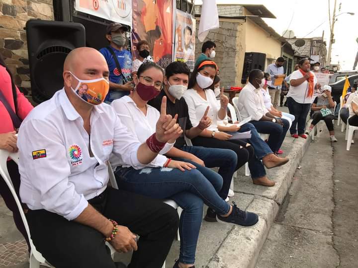 MEPlus05's tweet photo. 🟣 Hoy estuvimos junto a los compañeros candidatos a Asambleístas y Parlamento Andino en la 42 y callejón Parra (suburbio de Guayaquil) donde se realizó el evento por el #DiaDeLaNoViolenciaContraLasMujeres 

#MovimientoPlus
#NiUnaMenos💜 https://t.co/QmXi3D0o2p