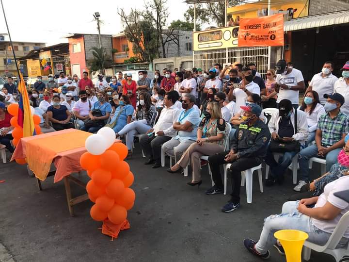 MEPlus05's tweet photo. 🟣 Hoy estuvimos junto a los compañeros candidatos a Asambleístas y Parlamento Andino en la 42 y callejón Parra (suburbio de Guayaquil) donde se realizó el evento por el #DiaDeLaNoViolenciaContraLasMujeres 

#MovimientoPlus
#NiUnaMenos💜 https://t.co/QmXi3D0o2p