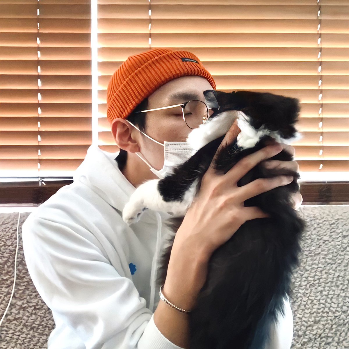 IZUHO96's tweet photo. While zuho.... https://t.co/q2JS2rPYhA