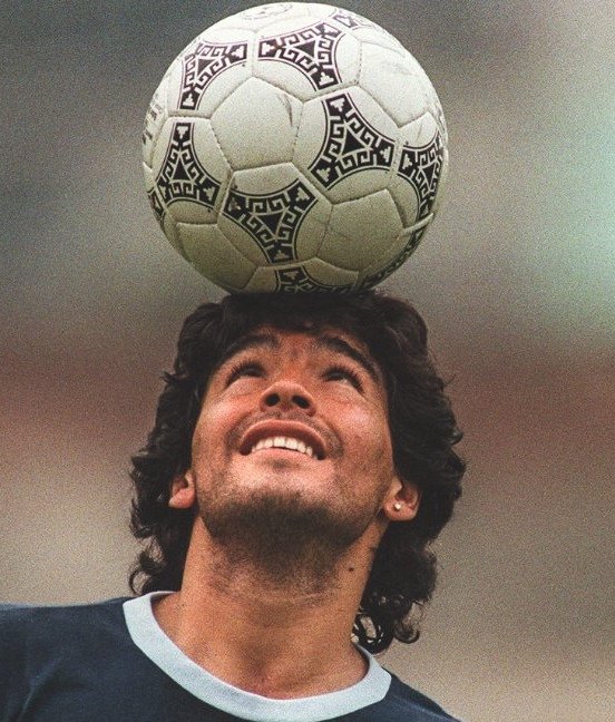 BeninduFutur's tweet photo. Une pensée pour Maradona, la légende ! ⚽🇦🇷 https://t.co/pJGUcYyamx