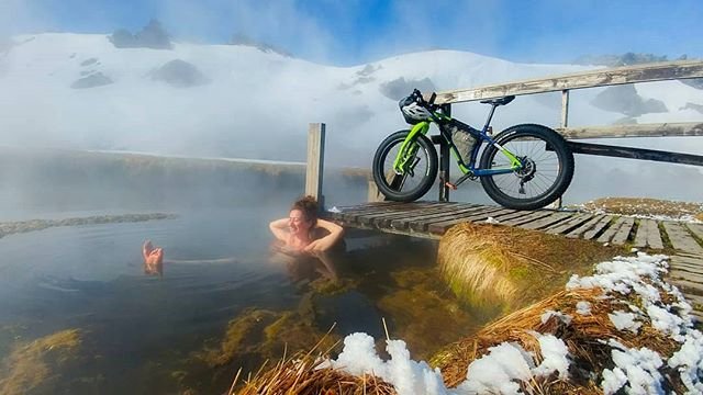 The rewards of outdoor "work": 

"After long and tiring ride there is no better reward then natural hot pool!" - Magdalena showing how it's done post-ride in Iceland. :) #outdoorwomen

. . .
Photo: bit.ly/2kLBMdA?utm_so…