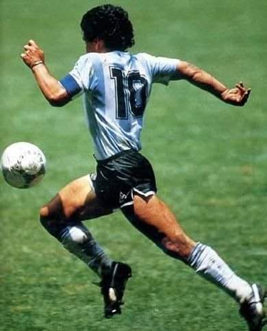 vhugobellon's tweet photo. El más humano de todos los dioses. Gracias por todo Diego !!!
#Diegoviveenelpueblo
#MaradonaEterno 
#D10S 
#DescansaEnPazDiego https://t.co/2eetqxqQ9O