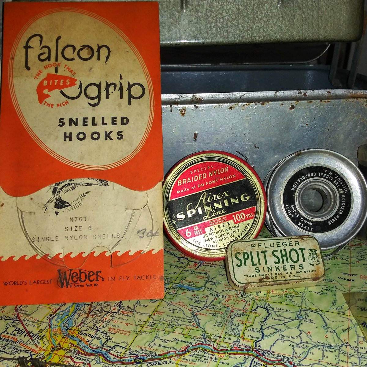 wezytree's tweet photo. The contents of my Dad's forgotten 1971 tackle box. #fishing #tackle #tacklebox #oldschool #theydontmakethingsliketheyusedto #forgottentreasure https://t.co/Q5bpQcAVUd