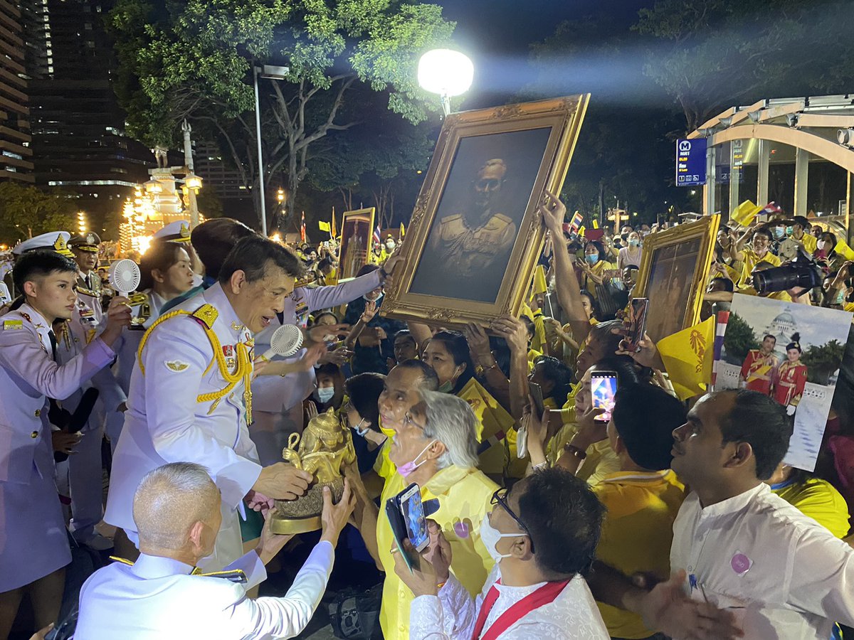 Teerapon3939's tweet photo. เรารักในหลวง💛🇹🇭
#ภูมิใจที่ได้รับเสด็จ https://t.co/XEAZnAadU1