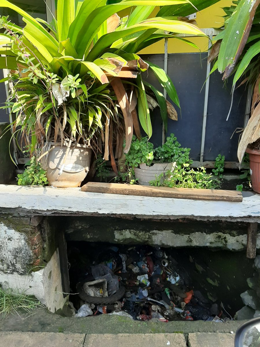 toso324's tweet photo. @Knyengseret @Kec_Astanaanyar sampah di a sungai ckk, jl nyenseret sudh penuh, banjir https://t.co/PkXoG9a3O0