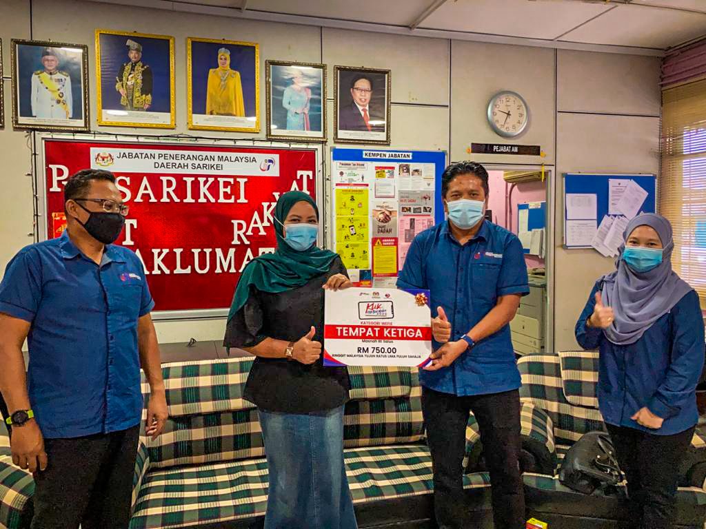 JapenSarawak's tweet photo. Tahniah diucapkan kepada Puan Masnah binti Salus (Sarikei) Pemenang Tempat Ketiga Klik@Merdeka 2020 Peringkat Kebangsaan.
#MerdekaMoment
#MomenNegaraku
#MalaysiaPrihatin
#khabardariSarawak
#sodiakroks https://t.co/czGRvxrHtl