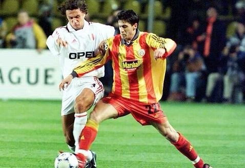GsFormakolik's tweet photo. 1999/00 Çubuklu Forma #galatasaray #istanbul #jersey #trikot #forma #adidas #umbro #nike #lotto #futbol #parçalı #sarıkırmızı #cimbom #adidas #galatasara #retrojersey https://t.co/WIDJuKb8sF
