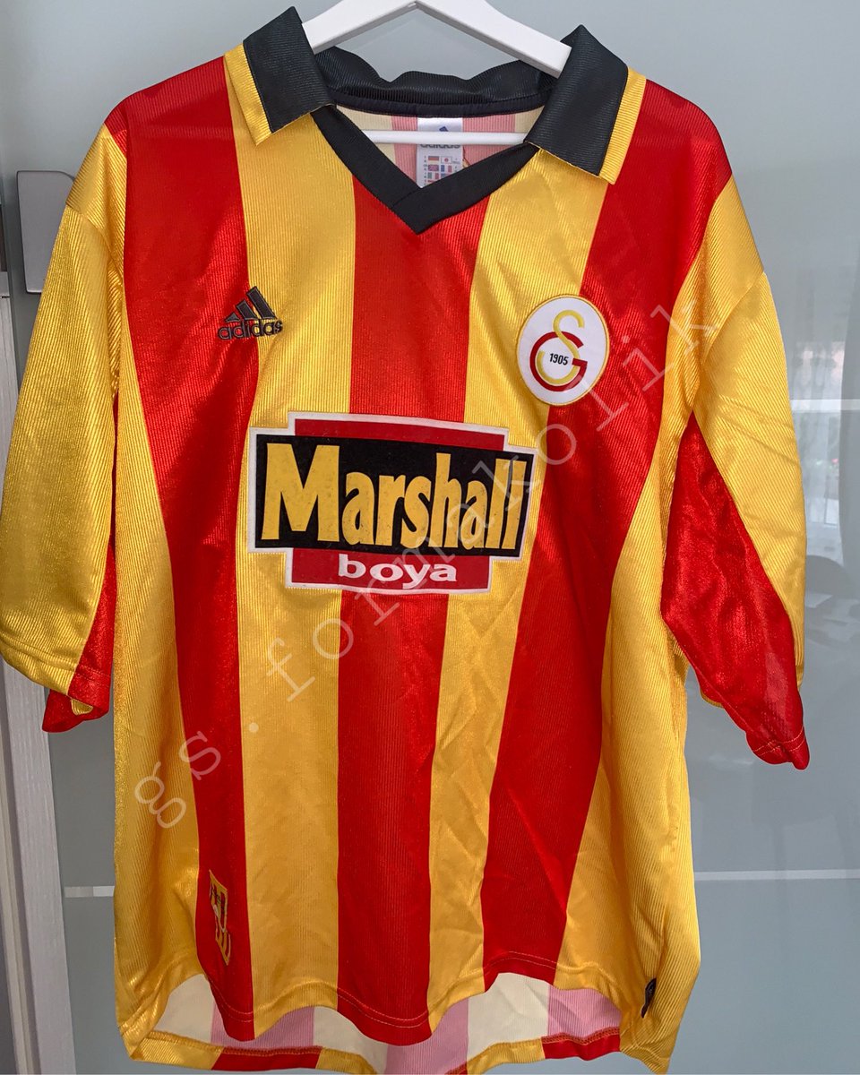 GsFormakolik's tweet photo. 1999/00 Çubuklu Forma #galatasaray #istanbul #jersey #trikot #forma #adidas #umbro #nike #lotto #futbol #parçalı #sarıkırmızı #cimbom #adidas #galatasara #retrojersey https://t.co/WIDJuKb8sF
