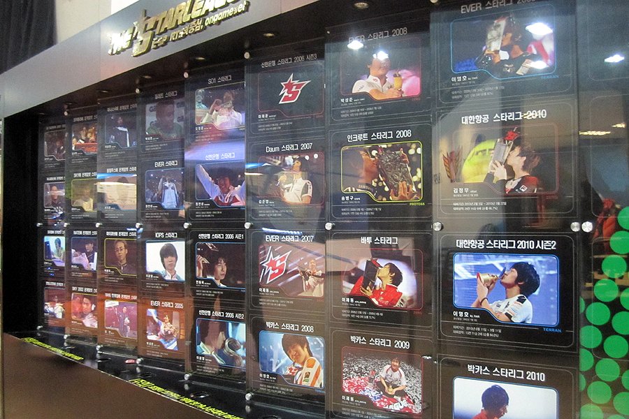 KiettPanda's tweet photo. Last photo I took at the #OGN stadium in 2011 - the OSL champion wall.

So many memories in both BW and League. Will miss OGN so much... RIP in peace ;_; https://t.co/9aRbYjKF5Y