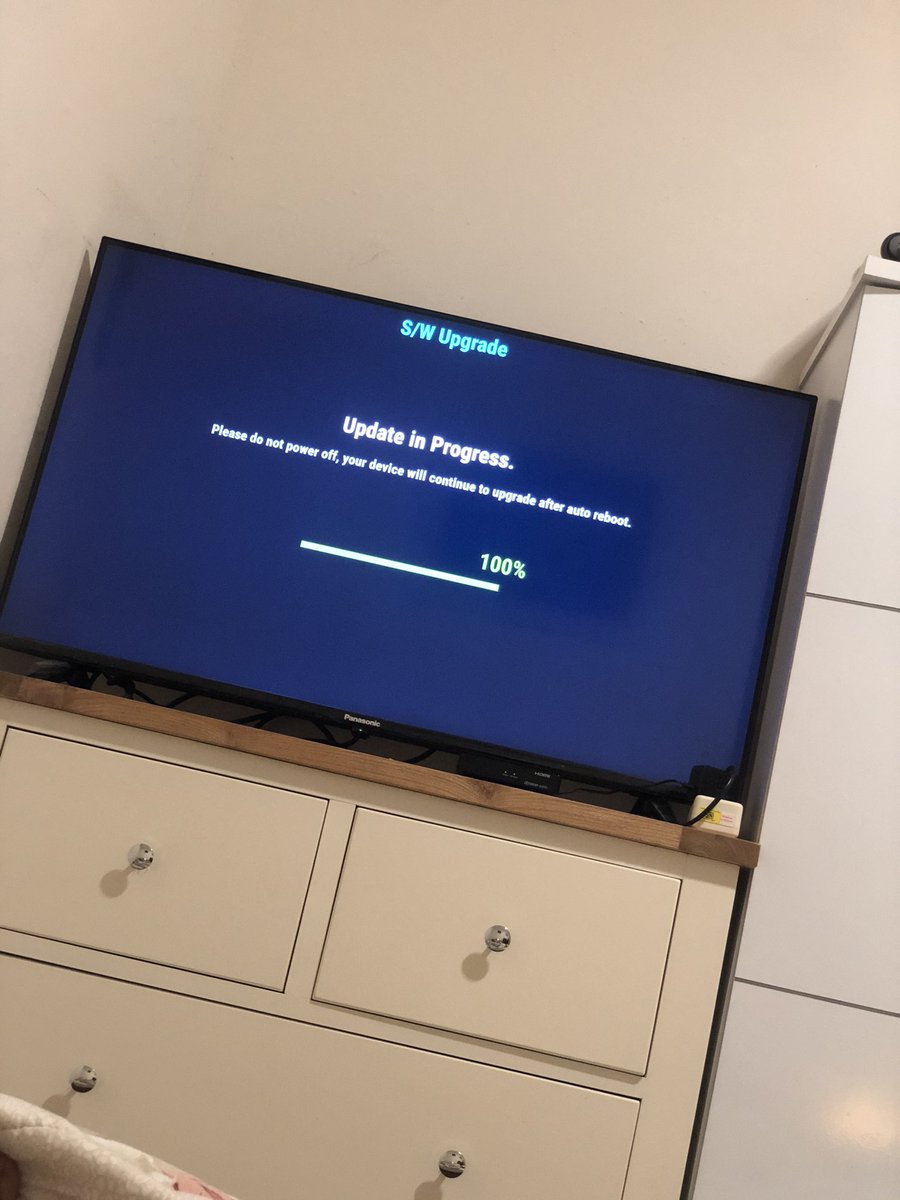 megaDPutri's tweet photo. @FirstMediaCares hi admin bisa dicek ini update software udh 100% dari 20menit lalu tp ga nge loading apa2 lagi kenapa ya. id saya 11734295. makasih https://t.co/AG4oCtQ0UP