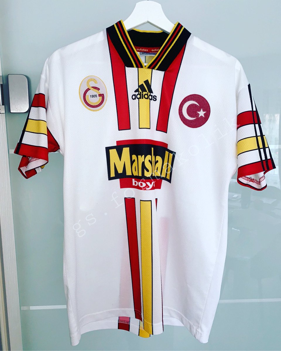 GsFormakolik's tweet photo. 1998/99 Beyaz Forma #galatasaray #istanbul #jersey #trikot #forma #adidas #umbro #nike #lotto #futbol #parçalı #sarıkırmızı #cimbom #adidas #galatasara #retrojersey https://t.co/2D1YMub0En