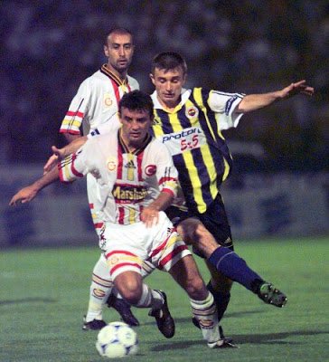 GsFormakolik's tweet photo. 1998/99 Beyaz Forma #galatasaray #istanbul #jersey #trikot #forma #adidas #umbro #nike #lotto #futbol #parçalı #sarıkırmızı #cimbom #adidas #galatasara #retrojersey https://t.co/2D1YMub0En
