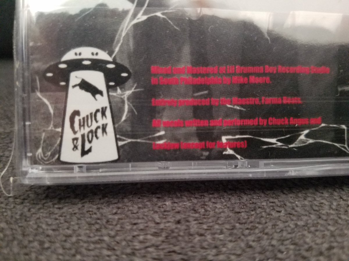 jubei208's tweet photo. IT'S ONLY RIGHT I SHOW OFF SOME @ChuckNLock PHYSICALS I OWN AS I PLAY THEM BEFORE THEIR NEW ALBUM "CENTRALIA" DROPS TOMORROW!
"FARM TO TABLE"
PROD BY @FARMABEATS
#CHUCKANGUS #LOCKJAW #CHUCKNLOCK #WILMINGTON #DELAWARE #FARMAG #FARMABEATS #TASKFORCE #NORTHLONDON #WIKIHHDG https://t.co/hhGaJw7tD9