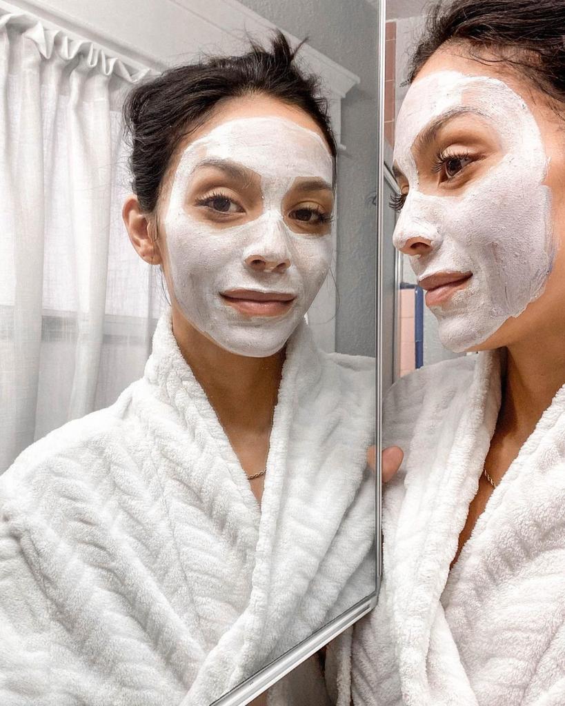 RodanFieldsHQ's tweet photo. Mirror, mirror on the wall...what's the best acne-fighting face mask of them all?
Our bet's on the Unblemish Clarifying Face Mask. π Banish blemishes and reduce excess oil in just 10 minutes.
πΈ: Julana
#RodanandFields #UnblemishMask #MixNMask #Maskne #Acne https://t.co/Her0y2a5xM