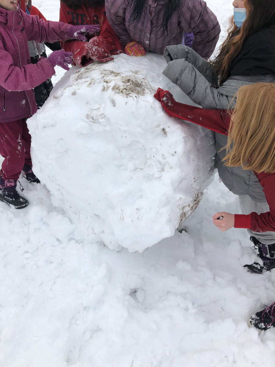 ZedClass's tweet photo. Gr.6 DPA- building in the snow😊 https://t.co/dg185Upz1w