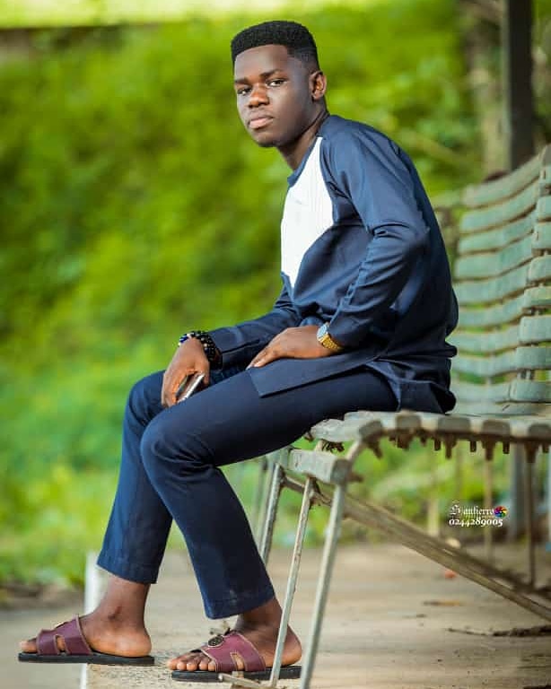 Never underestimate anyone you meet in life,you may never know what they carry .....
#samtuffs_wardrobe
#God_is_the_reason
#Sanfierro_photography