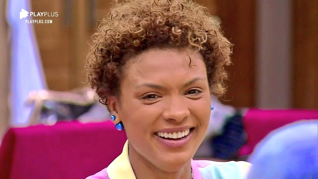 PortalRunik's tweet photo. Em relação a Lidi, vocês são: #AFazenda12 #RoçaAFazenda 

RT - #FicaLidi 
FAV - #ForaLidi https://t.co/o8atvUp8Tm